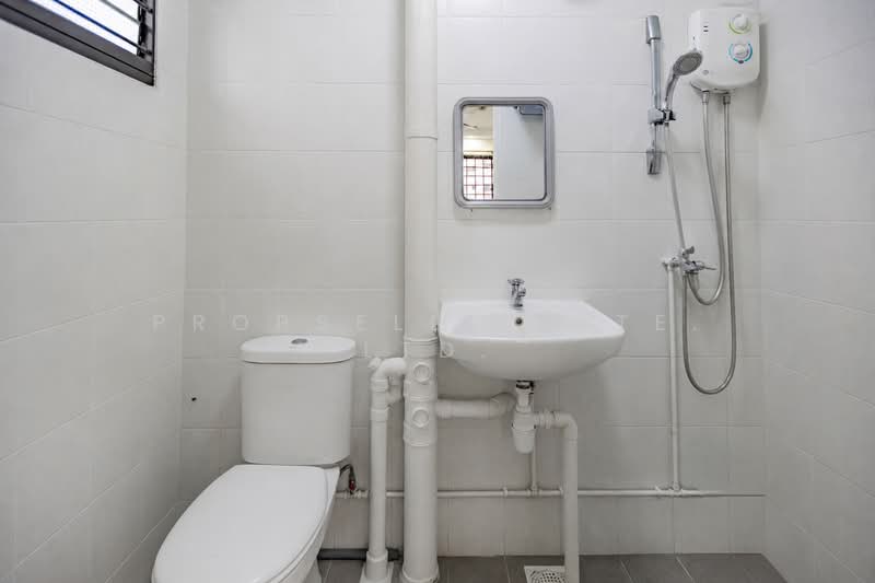 11 Joo Seng Road, 11 Joo Seng Road, 3 Bedrooms, 1,324 sqft, HDB Flat For Sale, by Florence Ho, 500153164 - Bathroom - PropertyGuru.com.sg