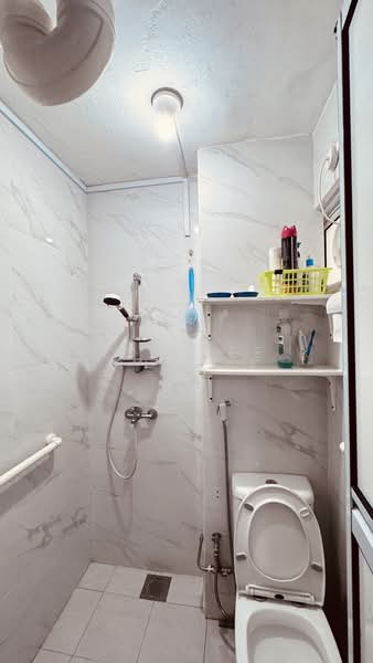 168 Stirling Road, 168 Stirling Road, 2 Bedrooms, 646 sqft, HDB Flat For Sale, by Ada Lee, 500153168 - Bathroom - PropertyGuru.com.sg