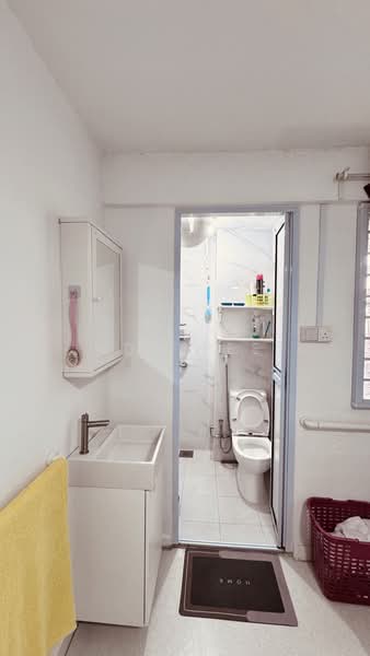 168 Stirling Road, 168 Stirling Road, 2 Bedrooms, 646 sqft, HDB Flat For Sale, by Ada Lee, 500153168 - Bathroom - PropertyGuru.com.sg