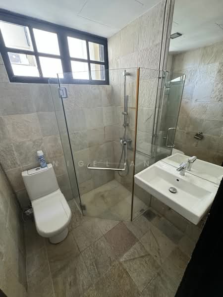Kentview Park, 87 Pasir Panjang Hill, 3 Bedrooms, 1,313 sqft, Condominium For Sale, by Nigel Ang, 500153176 - Bathroom - PropertyGuru.com.sg