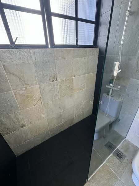 Kentview Park, 87 Pasir Panjang Hill, 3 Bedrooms, 1,313 sqft, Condominium For Sale, by Nigel Ang, 500153176 - Bathroom - PropertyGuru.com.sg