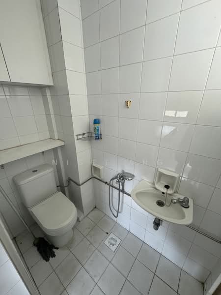 Kentview Park, 87 Pasir Panjang Hill, 3 Bedrooms, 1,313 sqft, Condominium For Sale, by Nigel Ang, 500153176 - Bathroom - PropertyGuru.com.sg