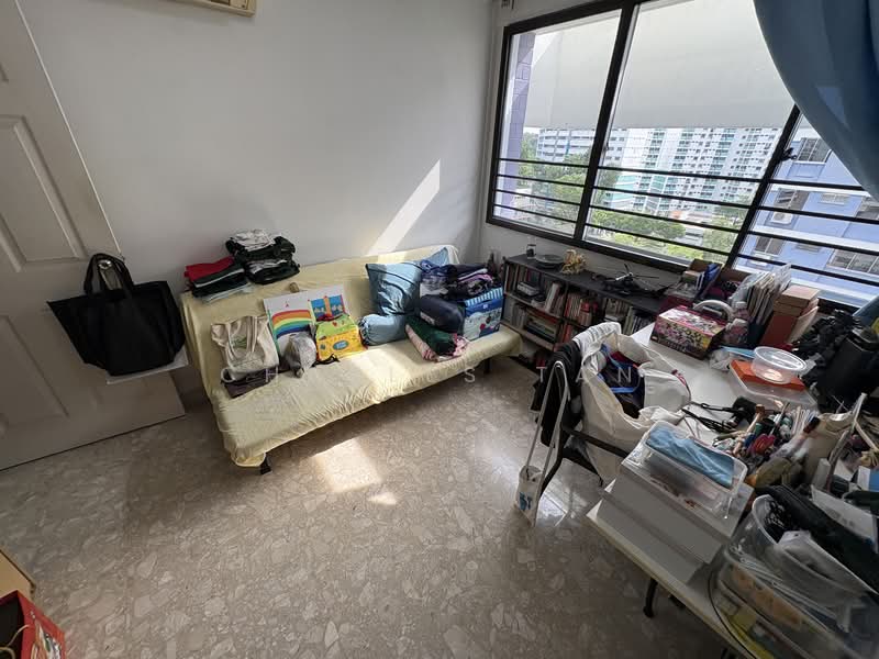 920 Jurong West Street 92, 920 Jurong West Street 92, 4 Bedrooms, 1,109 sqft, HDB Flat For Sale, by Charles Tan, 500153178 - Living Room - PropertyGuru.com.sg
