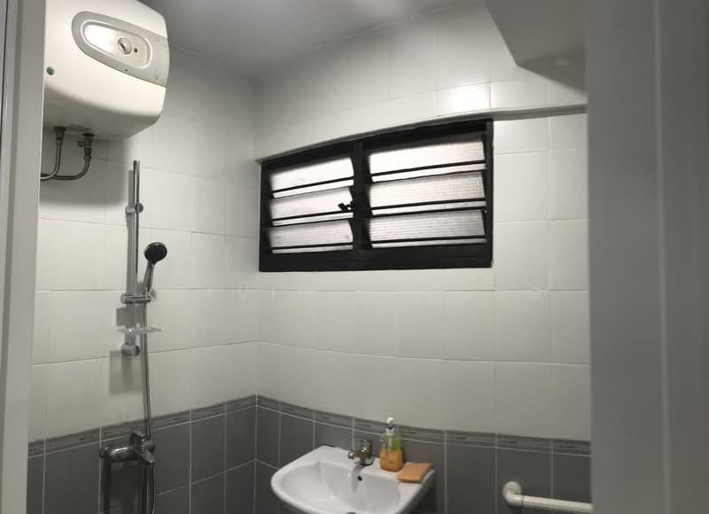622 Jurong West Street 61, 622 Jurong West Street 61, 3 Bedrooms, 1,184 sqft, HDB Flat For Sale, by Kelvin Cheong, 500153198 - Bathroom - PropertyGuru.com.sg