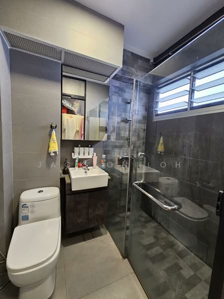 535 Hougang Street 52, 535 Hougang Street 52, 3 Bedrooms, 1,227 sqft, HDB Flat For Sale, by Jackson Loh, 500153207 - Bathroom - PropertyGuru.com.sg