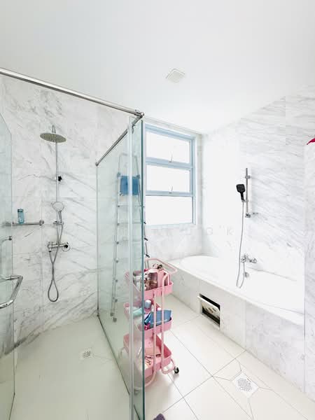 Robey crescent, Robey Crescent, 6 Bedrooms, 4,312 sqft, Semi-Detached House For Sale, by Joey Kuok, 500153219 - Bathroom - PropertyGuru.com.sg