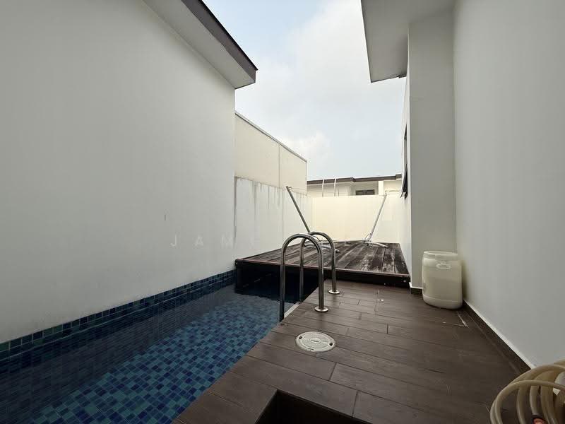 One Robey, 1 Robey Crescent, Hougang / Punggol / Sengkang, 3 Bedrooms, 1,249 sqft, Condominium For Sale, by James Lee, 500153235 - Pool - PropertyGuru.com.sg