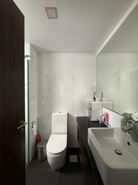 One Robey, 1 Robey Crescent, Hougang / Punggol / Sengkang, 3 Bedrooms, 1,249 sqft, Condominium For Sale, by James Lee, 500153235 - Bathroom - PropertyGuru.com.sg