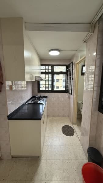 82 Commonwealth Close, 82 Commonwealth Close, 2 Bedrooms, 646 sqft, HDB Flat For Sale, by Clarissa Choh, 500153236 - Kitchen - PropertyGuru.com.sg