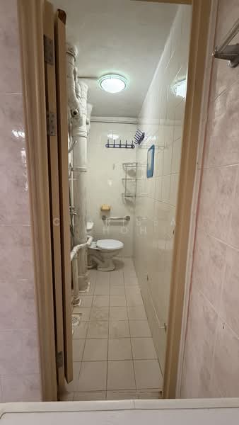 82 Commonwealth Close, 82 Commonwealth Close, 2 Bedrooms, 646 sqft, HDB Flat For Sale, by Clarissa Choh, 500153236 - PropertyGuru.com.sg