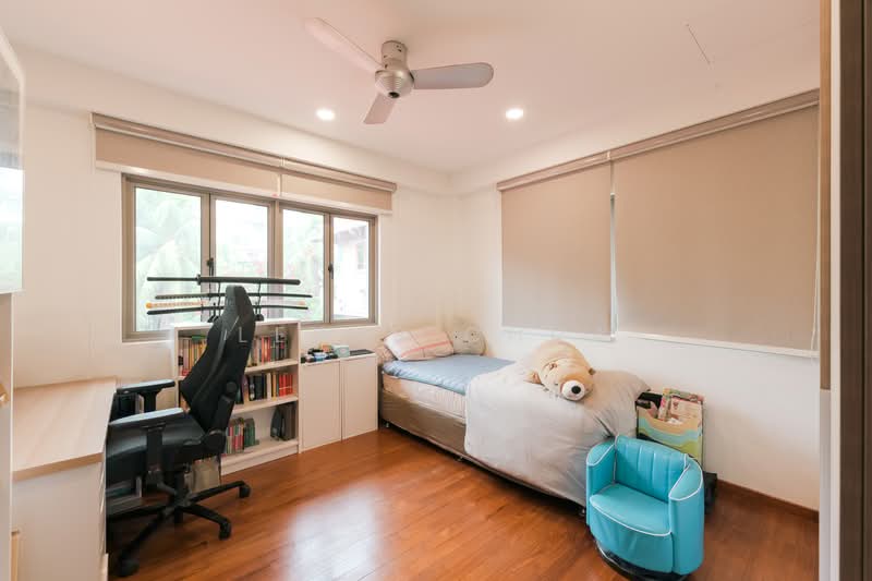 Big Size Semi Detached for sales! Beautifully Renovated. Huge Land Size, Dunbar Walk, 6 Bedrooms, 4,500 sqft, Semi-Detached House For Sale, by Lewis Chua, 500153262 - PropertyGuru.com.sg