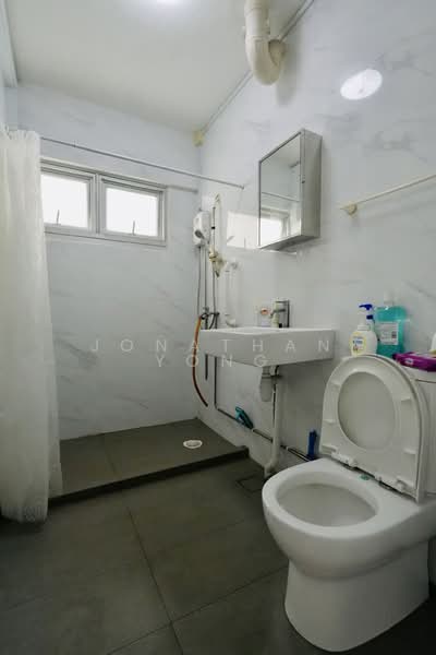 112 Lengkong Tiga, 112 Lengkong Tiga, 4 Bedrooms, 1,399 sqft, HDB Flat For Rent, by Jonathan Yong, 500153263 - Bathroom - PropertyGuru.com.sg