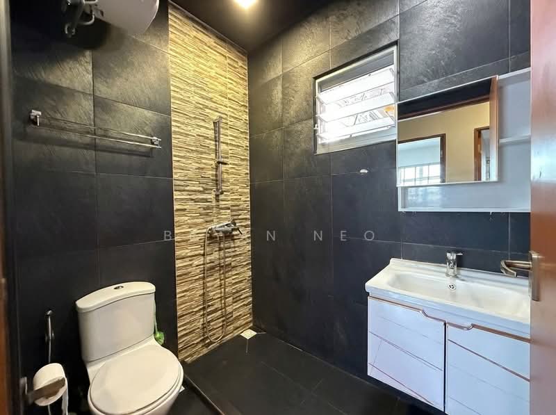 487C Choa Chu Kang Avenue 5, 487C Choa Chu Kang Avenue 5, 3 Bedrooms, 1,001 sqft, HDB Flat For Rent, by Bryan Neo, 500153266 - Bathroom - PropertyGuru.com.sg