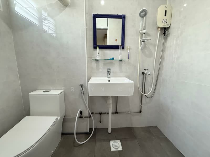 248 Kim Keat Link, 248 Kim Keat Link, 3 Bedrooms, 1,200 sqft, HDB Flat For Sale, by Mervyn Chan, 500153271 - MBR Bathroom - PropertyGuru.com.sg