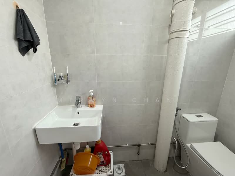 248 Kim Keat Link, 248 Kim Keat Link, 3 Bedrooms, 1,200 sqft, HDB Flat For Sale, by Mervyn Chan, 500153271 - Common Bathroom - PropertyGuru.com.sg