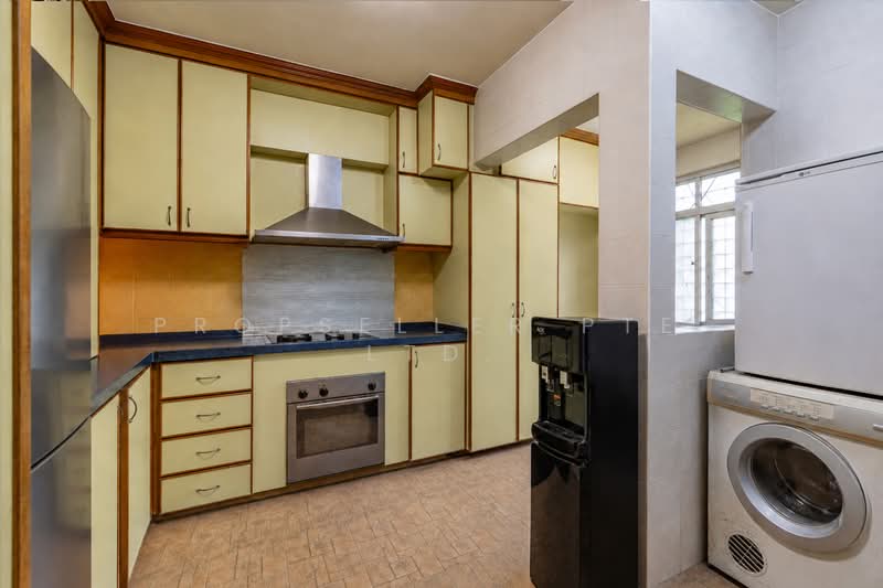 858 Woodlands Street 83, 858 Woodlands Street 83, 3 Bedrooms, 1,302 sqft, HDB Flat For Sale, by Warren Chan, 500153283 - Kitchen - PropertyGuru.com.sg
