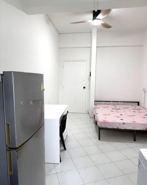 Sims 450 Centre, 450 Sims Avenue, Studio, 400 sqft, Walk-up Apartment For Rent, by Kathy Nguyen, 500153338 - Bedroom - PropertyGuru.com.sg