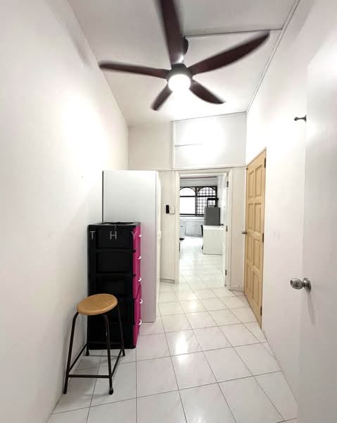 Sims 450 Centre, 450 Sims Avenue, Studio, 400 sqft, Walk-up Apartment For Rent, by Kathy Nguyen, 500153338 - Interior - PropertyGuru.com.sg