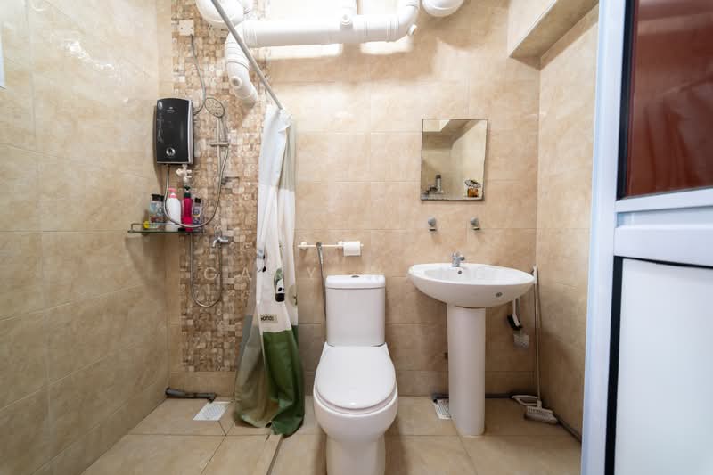 296B Compassvale Crescent, 296B Compassvale Crescent, 3 Bedrooms, 968 sqft, HDB Flat For Sale, by Gary Wang, 500153345 - Bathroom - PropertyGuru.com.sg