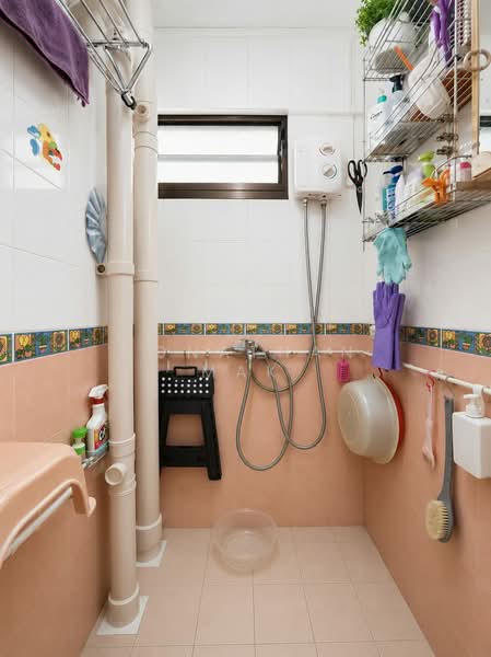 120 Ho Ching Road, 120 Ho Ching Road, 3 Bedrooms, 721 sqft, HDB Flat For Sale, by Jonathan Mak, 500153366 - Bathroom - PropertyGuru.com.sg