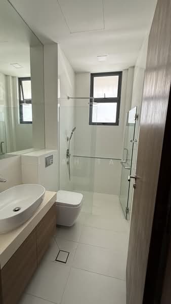 Ponggol Twenty Fourth Avenue, Punggol Twenty Fourth Avenue, 6 Bedrooms, 5,000 sqft, Detached House For Rent, by Leah Tay, 500153396 - Bathroom - PropertyGuru.com.sg