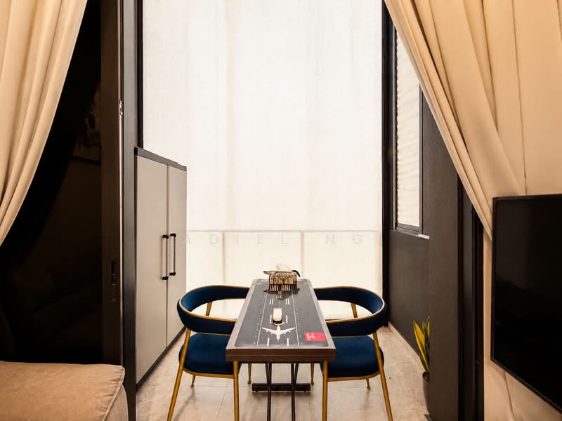 Park Colonial, 6 Woodleigh Lane, 1 Bedroom, 667 sqft, Condominium For Sale, by Adiel Ng, 500153401 - Dining / balcony - PropertyGuru.com.sg