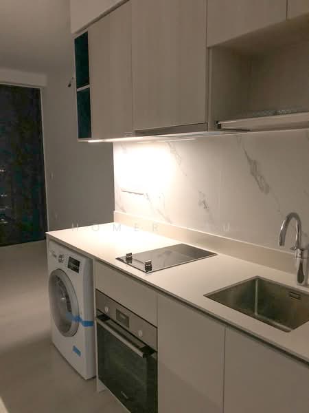 Whistler Grand, 109 West Coast Vale, 1 Bedroom, 506 sqft, Condominium For Rent, by Homer Lau, 500153411 - Kitchen - PropertyGuru.com.sg