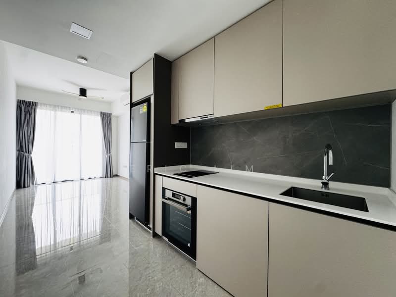 Sengkang Grand Residences, 84 Compassvale Bow, 1 Bedroom, 474 sqft, Condominium For Rent, by Eric Lim, 500153412 - Kitchen - PropertyGuru.com.sg