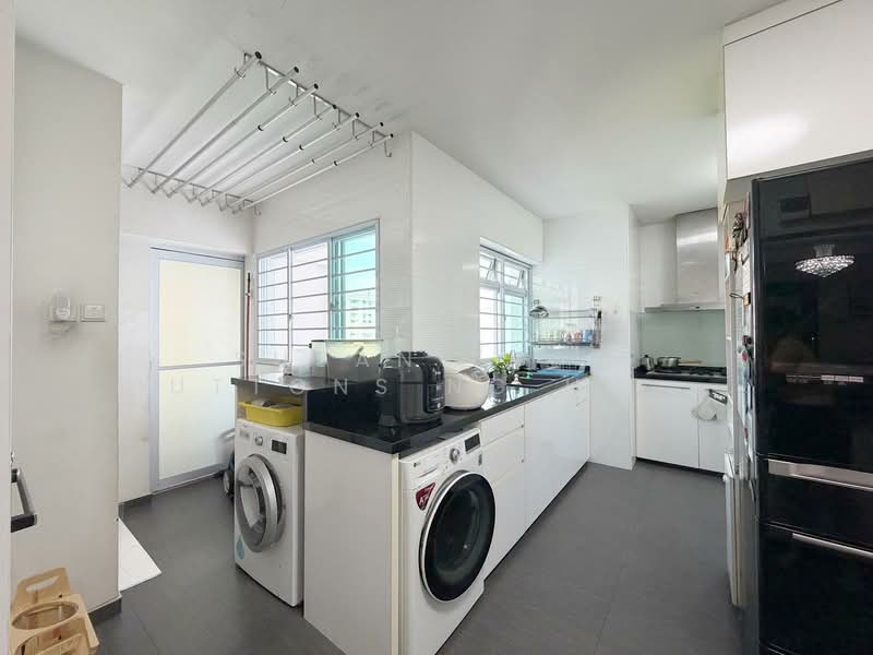 533 Hougang Avenue 6, 533 Hougang Avenue 6, 4 Bedrooms, 1,560 sqft, HDB Flat For Sale, by Susan From HUTTONS Ng Hong Eng, 500153419 - Kitchen - PropertyGuru.com.sg