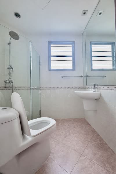 The Hillside, 341 Upper Bukit Timah Road, 4 Bedrooms, 2,647 sqft, Condominium For Rent, by Annie Quek, 500153426 - Bathroom - PropertyGuru.com.sg