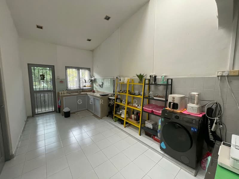 Casuarina Road, Casuarina Road, Room Rental, 120 sqft, Terraced House For Rent, by GERRAD ., 500153444 - Kitchen - PropertyGuru.com.sg