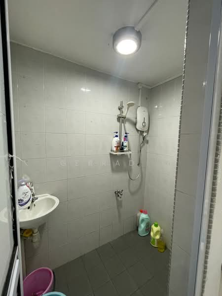 Casuarina Road, Casuarina Road, Room Rental, 120 sqft, Terraced House For Rent, by GERRAD ., 500153444 - Bathroom - PropertyGuru.com.sg