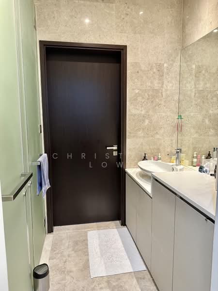 The Hillier, 6 Hillview Rise, 1 Bedroom, 624 sqft, Condominium For Rent, by Christine Low, 500153446 - Bathroom with 2 doors - PropertyGuru.com.sg