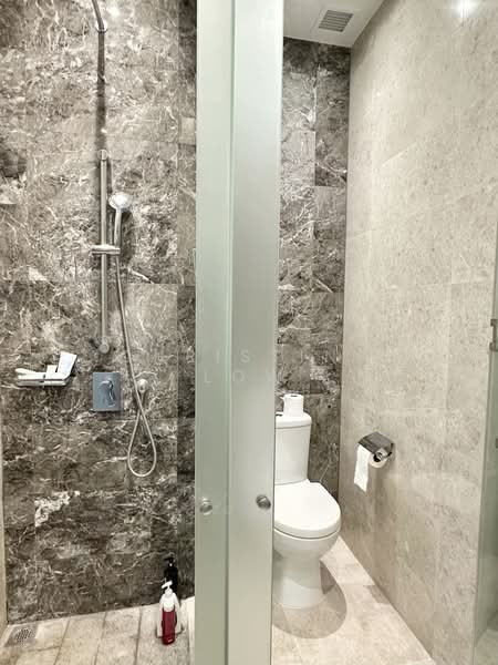 The Hillier, 6 Hillview Rise, 1 Bedroom, 624 sqft, Condominium For Rent, by Christine Low, 500153446 - Bathroom - PropertyGuru.com.sg