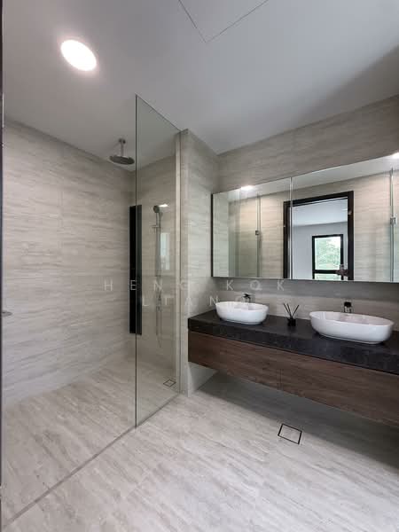 Grove Drive, Grove Dr, 5 Bedrooms, 5,321 sqft, Detached House For Sale, by Heng Kok Liang, 500153447 - Junior Master Bathroom - PropertyGuru.com.sg