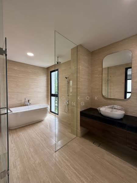 Grove Drive, Grove Dr, 5 Bedrooms, 5,321 sqft, Detached House For Sale, by Heng Kok Liang, 500153447 - Master Bathroom - PropertyGuru.com.sg