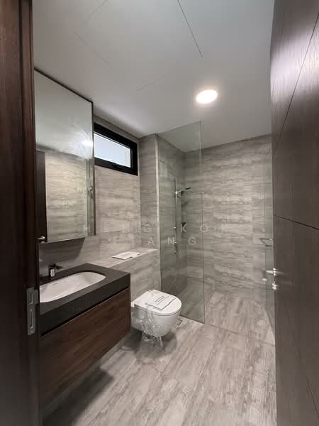 Grove Drive, Grove Dr, 5 Bedrooms, 5,321 sqft, Detached House For Sale, by Heng Kok Liang, 500153447 - Bathroom - PropertyGuru.com.sg