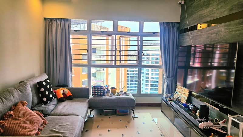 665B Punggol Drive, 665B Punggol Drive, 3 Bedrooms, 1,001 sqft, HDB Flat For Sale, by James Yeo, 500153449 - Living Room - PropertyGuru.com.sg