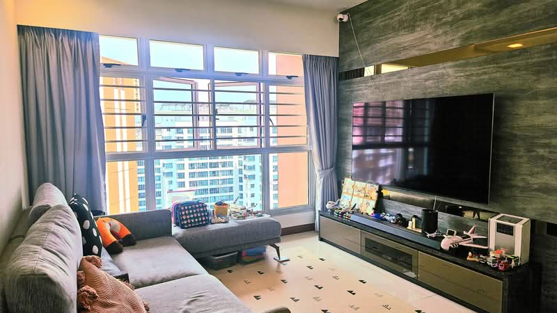 665B Punggol Drive, 665B Punggol Drive, 3 Bedrooms, 1,001 sqft, HDB Flat For Sale, by James Yeo, 500153449 - Living Room - PropertyGuru.com.sg