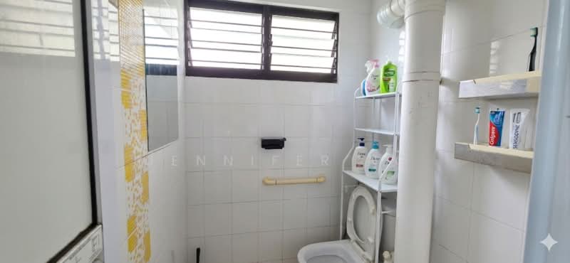 406 Hougang Avenue 10, 406 Hougang Avenue 10, 3 Bedrooms, 979 sqft, HDB Flat For Sale, by Jennifer Ng, 500153454 - Bathroom - PropertyGuru.com.sg