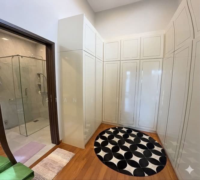 Jalan Pelatok, , 5 Bedrooms, 4,350 sqft, Terraced House For Sale, by Stanley Fang, 500153455 - Walk in wardrobe - PropertyGuru.com.sg