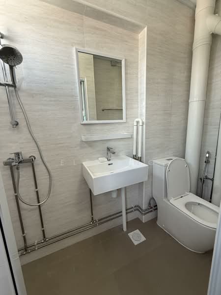 269 Bishan Street 24, 269 Bishan Street 24, 2 Bedrooms, 1,141 sqft, HDB Flat For Rent, by Elsie Ng, 500153457 - Common Bathroom - PropertyGuru.com.sg