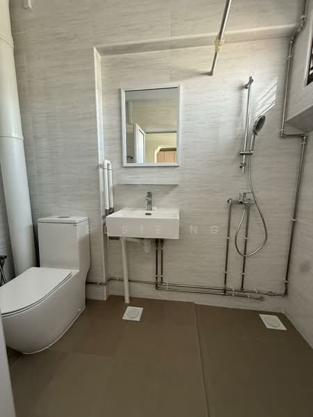 269 Bishan Street 24, 269 Bishan Street 24, 2 Bedrooms, 1,141 sqft, HDB Flat For Rent, by Elsie Ng, 500153457 - Master Bathroom - PropertyGuru.com.sg
