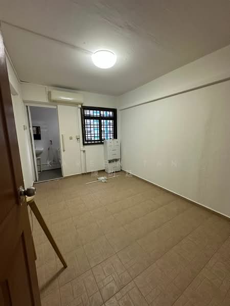 328 Bukit Batok Street 33, 328 Bukit Batok Street 33, 2 Bedrooms, 688 sqft, HDB Flat For Rent, by Kareen Tan 陳約廷, 500153472 - Master bedroom - PropertyGuru.com.sg