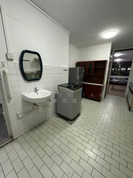 328 Bukit Batok Street 33, 328 Bukit Batok Street 33, 2 Bedrooms, 688 sqft, HDB Flat For Rent, by Kareen Tan 陳約廷, 500153472 - Kitchen - PropertyGuru.com.sg