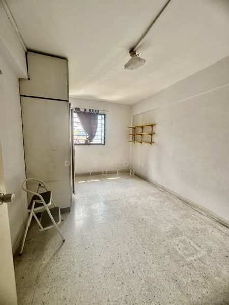 121 Bedok North Road, 121 Bedok North Road, 3 Bedrooms, 990 sqft, HDB Flat For Sale, by Desmond Yuen, 500153498 - Common bedroom - PropertyGuru.com.sg