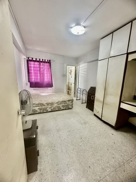 121 Bedok North Road, 121 Bedok North Road, 3 Bedrooms, 990 sqft, HDB Flat For Sale, by Desmond Yuen, 500153498 - Master Bedroom - PropertyGuru.com.sg