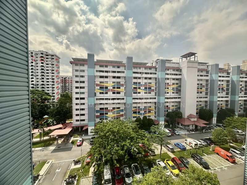 121 Bedok North Road, 121 Bedok North Road, 3 Bedrooms, 990 sqft, HDB Flat For Sale, by Desmond Yuen, 500153498 - View from Living - PropertyGuru.com.sg