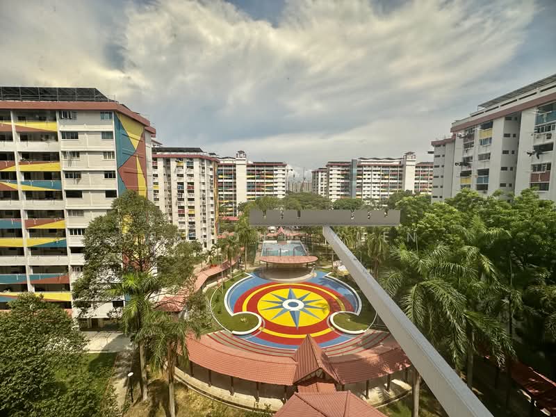 121 Bedok North Road, 121 Bedok North Road, 3 Bedrooms, 990 sqft, HDB Flat For Sale, by Desmond Yuen, 500153498 - Unblocked view from Kitchen - PropertyGuru.com.sg
