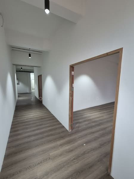 a nice window unit! no gst! fitted! near mrt!, 4min walk to aljunied mrt station!, 432 sqft, Light Industrial (B1) For Rent, by Joel Yong, 500153535 - CommercialGuru.com.sg